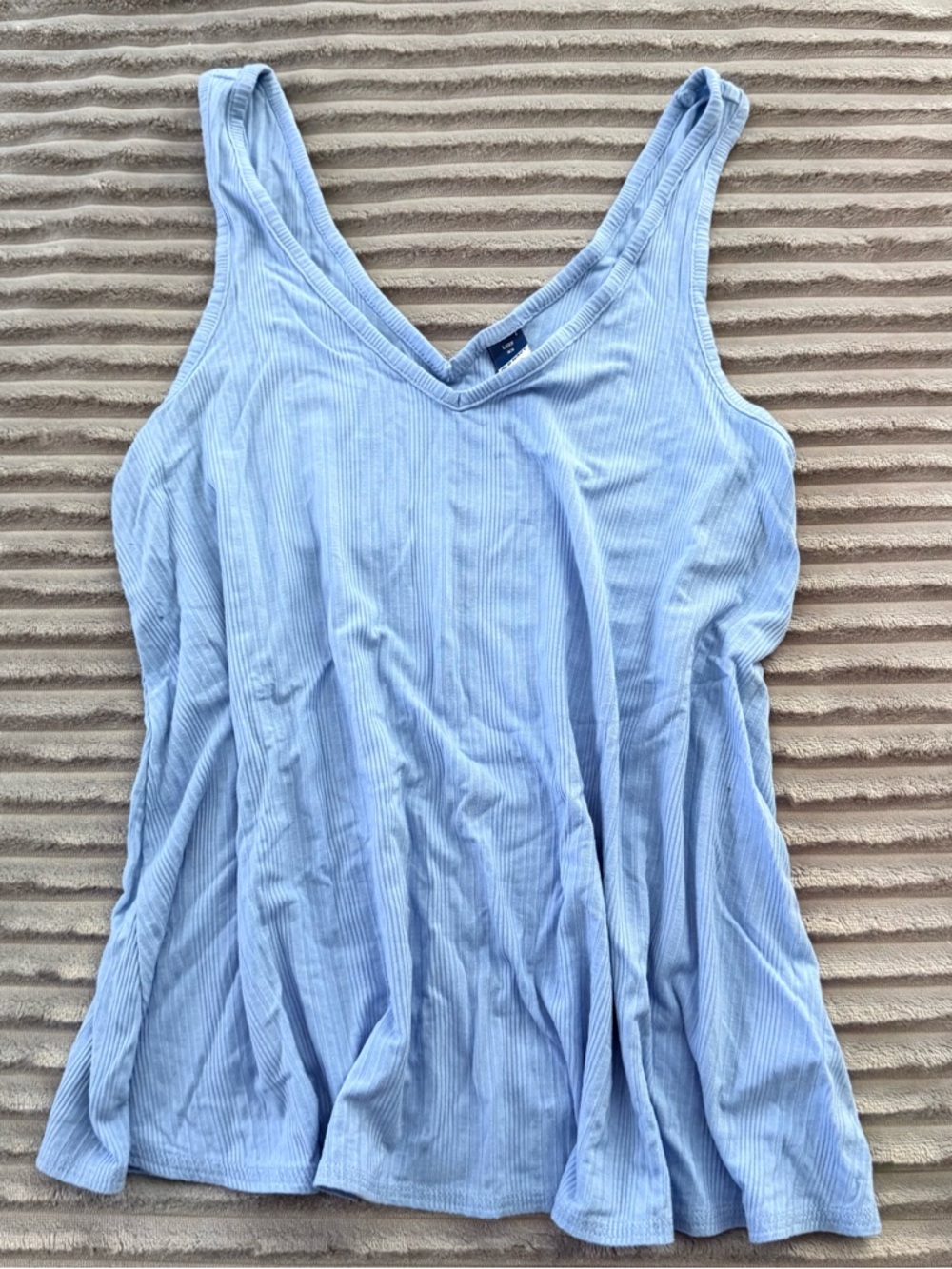 Old navy flowy tank v neck